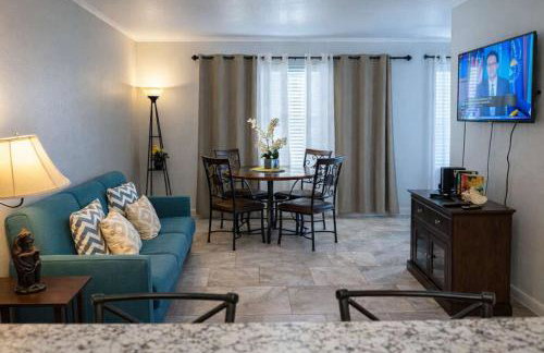 Luxe 1 Bedroom House with Pool - Gulfview II unit 410 - Photo 8