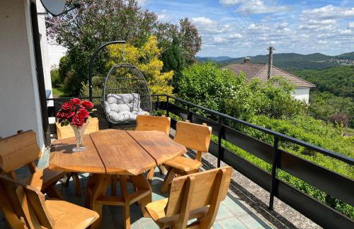 SUNRISE mit großer Terrasse und Weitblick - Photo 10