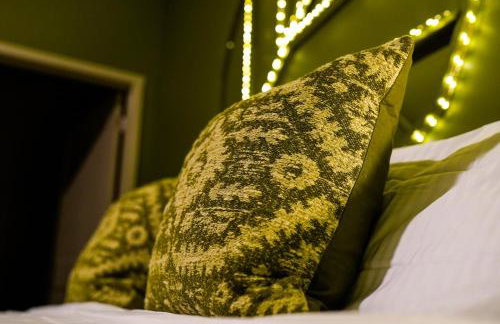 Peridot Suite - NEW 2bdrm 2bath Loft near Mass! - Photo 15