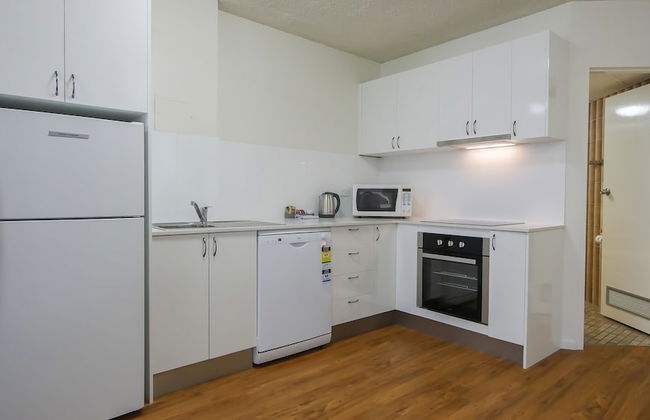 The Summit Apartments - Photo 14