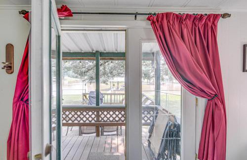 Lakefront Gun Barrel City Home with Dock and Deck - Foto 16