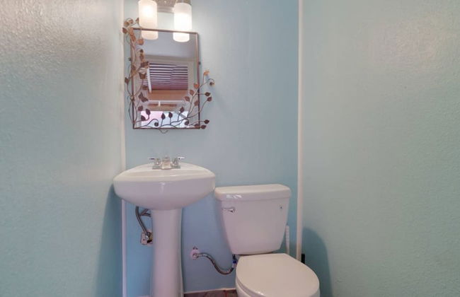 The Secret Garden - The Cottage Near Beach, Shops, Restaurants, Pet Friendly, Close to Lucerne Ave! - Foto 20