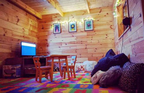 Uroczy drewniany dom w ciszy i spokoju - Foto 6