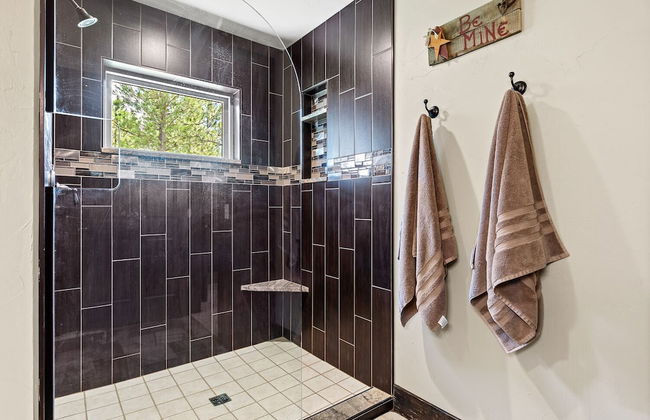 Larkspur Hills 5 BR Villa with Hot Tub - Photo 18