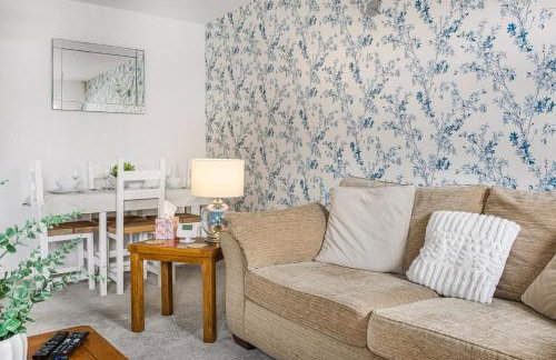 3BR Home with Garden & Free Parking - Foto 23