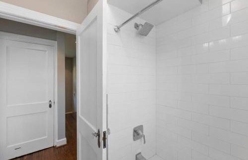 Massive 5BR Historic CozySuites House - Photo 29