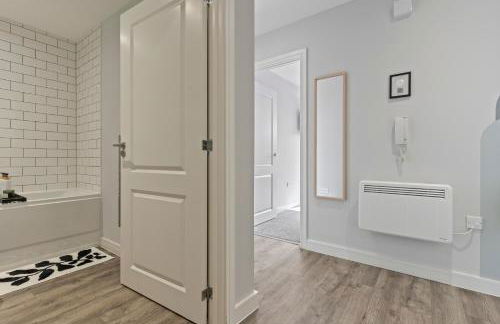 Tropical Suite - 2 Bed 2 Bath City Centre Netflix Games - Exclusive Weekly and Monthly DEALS - Raozee Homes - Foto 35