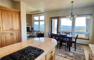 Luxury home w a View- biking and hiking near - Foto 31