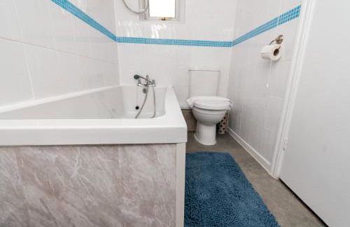 Greenbourne - 4 bedrooms Sleeps 8 free parking - Foto 6