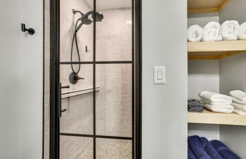 Whitewood with Hot Tub Peaceful Wildwood Retreat - Foto 16