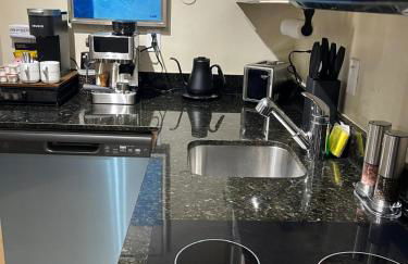 Luxury Waterfront Condo Hilton Hotel Amenities Beach Pool Jacuzzi Jetskis Gym - Foto 16