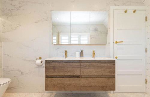 Luxury Beachfront Retreat for 14 with Hot Tub - Photo 44