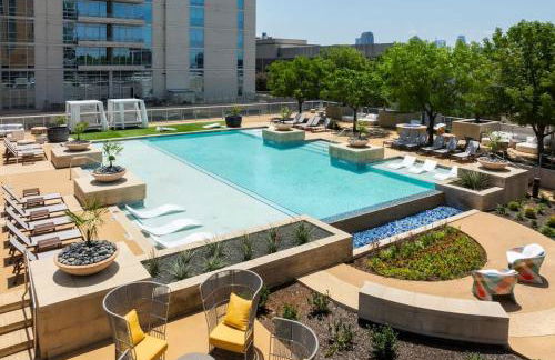 Chic 1 Bed Apt on McKinney Ave - Foto 13