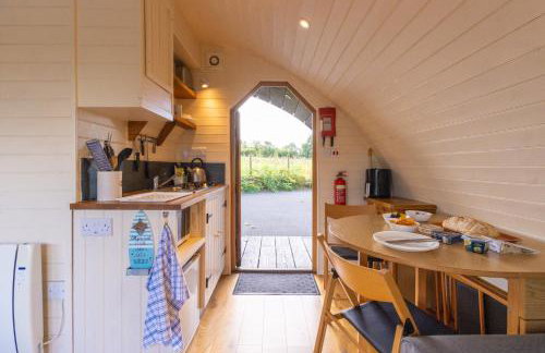 Pod3 - Powys River Pods - Pet Friendly Glamping Pod Builth Wells Powys Wales - Foto 3