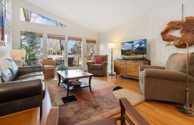 Mid-century Mod Retreat Lakefront Trails, Quiet - Photo 12