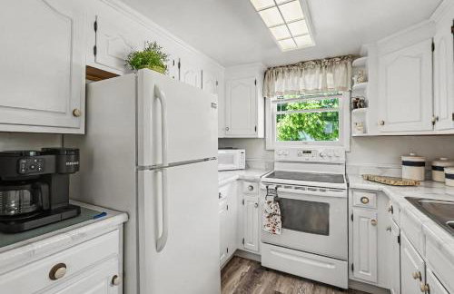 Cozy Downtown Cottage Near Beach and Pier - Foto 12