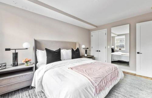 3BR Penthouse Suite with Massive Private Rooftop - Photo 4