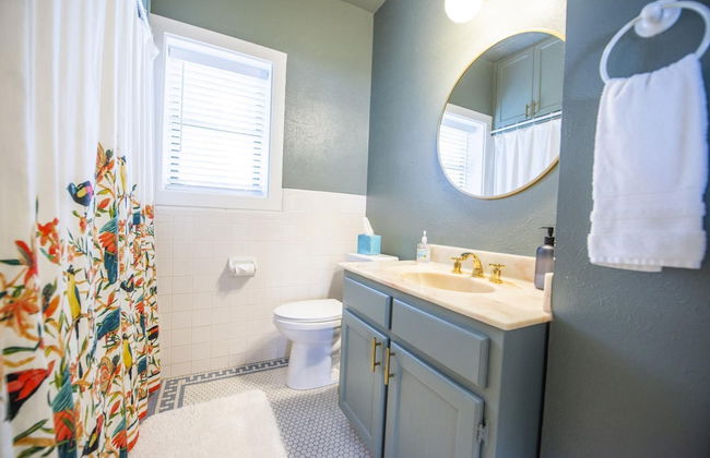 Newly Updated Cozy 1927 Uptown Tudor 4 min to Magnolia - Foto 22