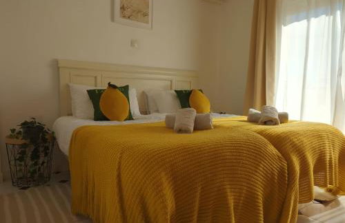 The Lemon Tree by the Sea - Photo 18