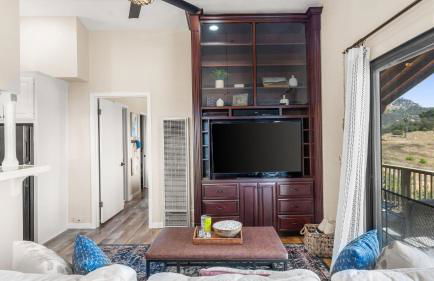 Scenic Deck w Sunset Views Near Temecula Wineries Estrada Ranch by AvantStay - Foto 12