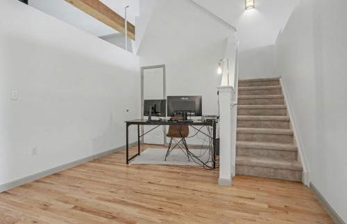 The Elevated Gallery - Historic Loft - Heart of Downtown - 98WalkScore - Foto 23