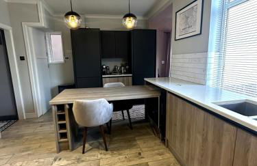 Newly Renovated 2-Bed Home - Foto 3