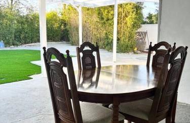 Modern 4 King Beds, Beautiful Large Backyard, Golf, WFH, Long Stays, WI-FI, FWY, 25 mins to Beach - Photo 39