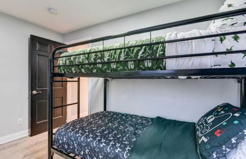 Luxurious Detroit Home - Walk to Golf and Park! - Photo 38