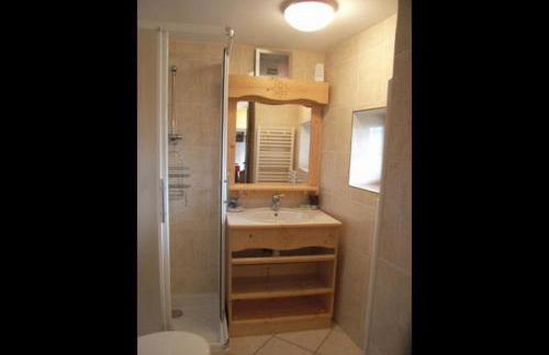 appartement gentiane 4personnes dans gite "la maison d'augustin" classé 3 étoiles,la tour,73530 st jean d'arves - Foto 9