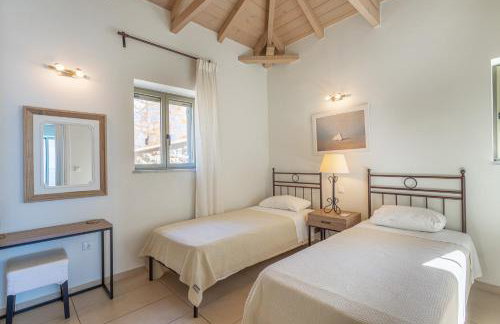 IRIS, Luxury Stone Villa in Stoupa with Private Infinity Pool, BBQ and Amazing Sea View - Foto 6