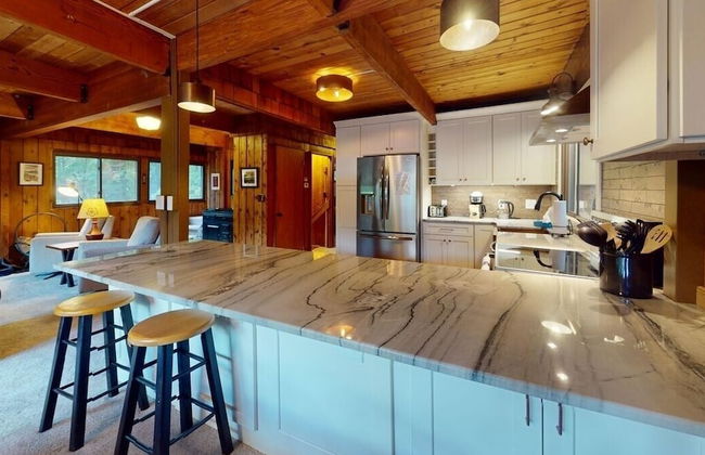 Treehouse Home Brought to you by GetAway Vacations - Photo 30