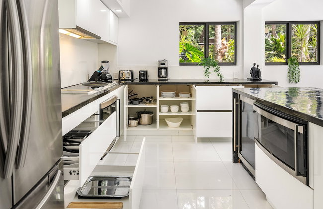 Peaceful 3BD Family House With Pool - Photo 11