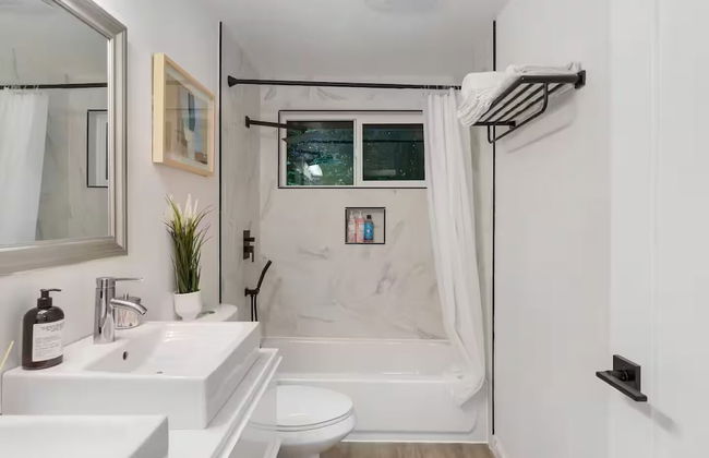 Comfortable Kirkland Home for Family & Remote Work - Photo 17