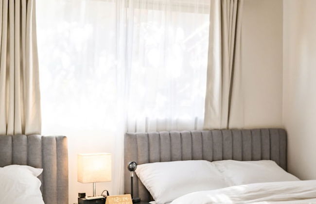 Modern Cozy Retreat Stylish Stay With Patio Parking - Foto 50