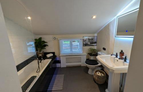 A historic Pub with a modern twist - The Greyhound - Foto 19