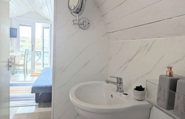 Pod Beag Beside the Sea, Isle of Eriskay - Photo 7