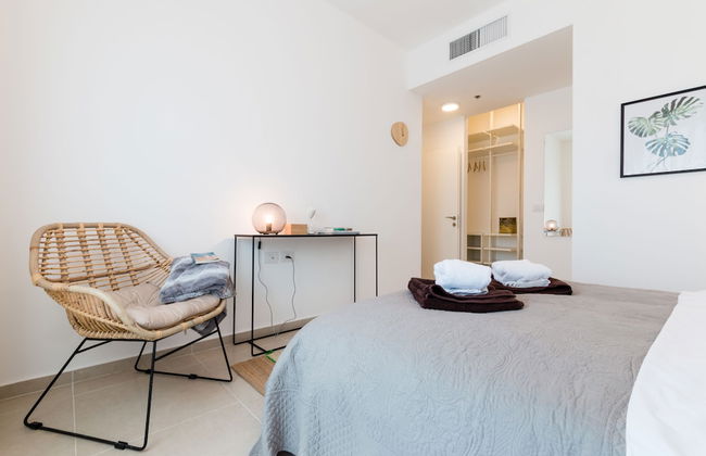 Artsy Modern Bright Apt in Bat Yam - Foto 2