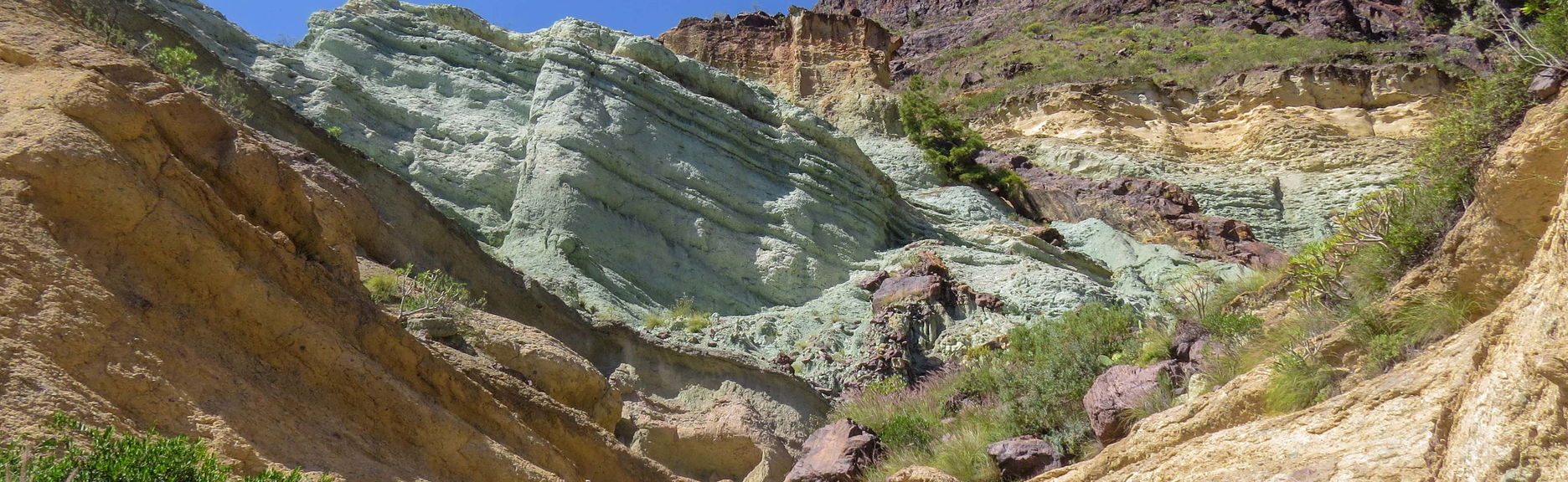 Senderismo por los Azulejos de Veneguera