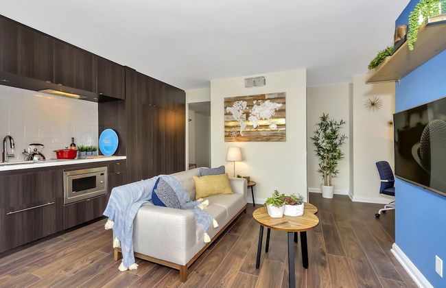 QuickStay - Elegance in Yorkville (Yonge & Bloor) - Photo 9