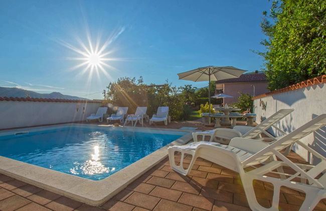 Adorable Holiday Home With Private Pool & Terrace With Barbecue - Foto 16