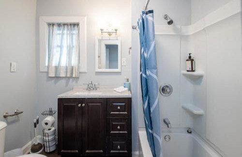 5 Bedroom 3200 Sq Ft House for Downtown Travelers - Photo 48