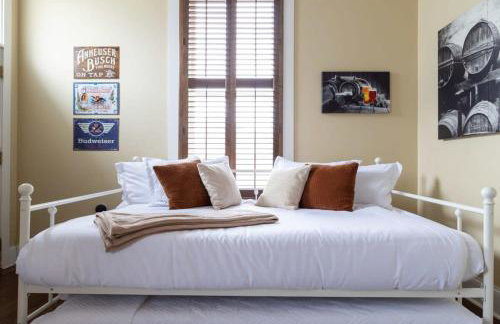 The Lady Emma Lafayette Park with Bowling ABODEbucks - Foto 23