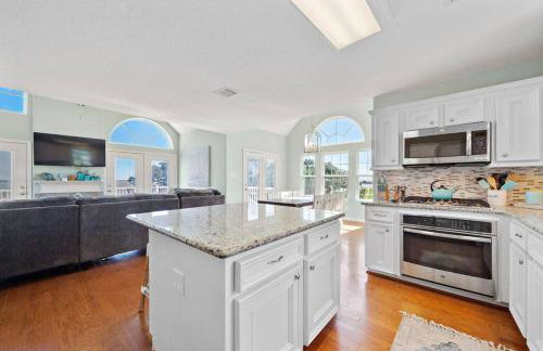 Stunning bayfront home with spacious deck and incredible Galveston Bay views - Foto 9