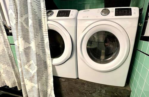 Swanky Midcentury Ranch - Foto 11