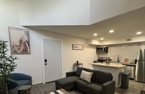 2BD - 3 Dallas l FIFA READY l 5 Min from Love Field - Foto 3