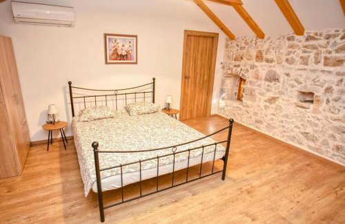 Heritage House Vrime - stone house with heated pool - Photo 47