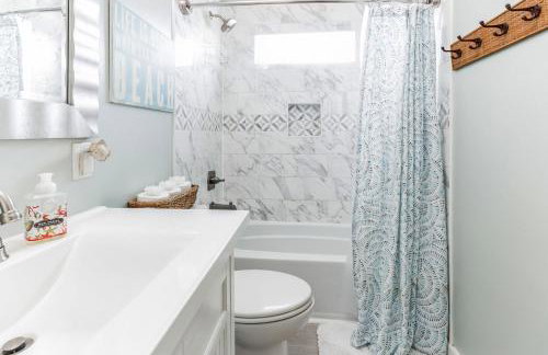 Serenity found King Bed Near Beach Three Little Birds - Foto 17