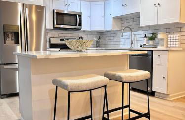 Quiet Community, Stylish Escape - Photo 31