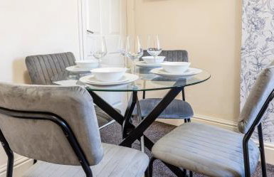 Spacious home in Newcastle Under Lyme with Parking - Foto 21