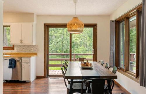 Large Home with lake views and space to entertain friends - Foto 27